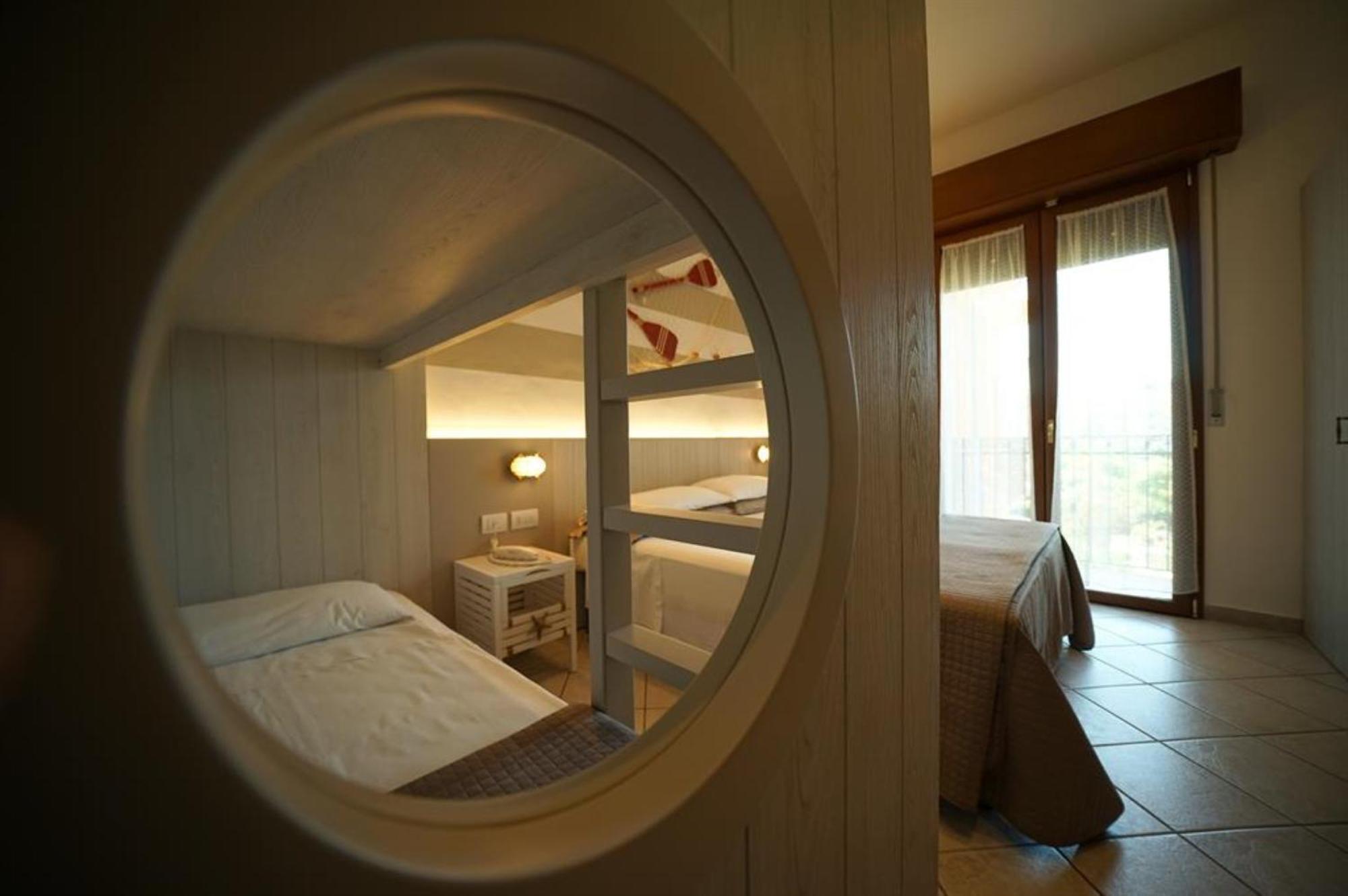 Hotel Villa Fulgida Каттоліка Екстер'єр фото