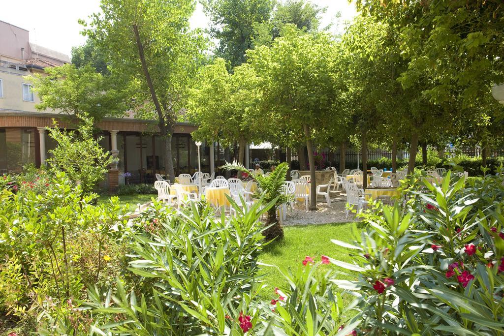 Hotel Villa Fulgida Каттоліка Екстер'єр фото