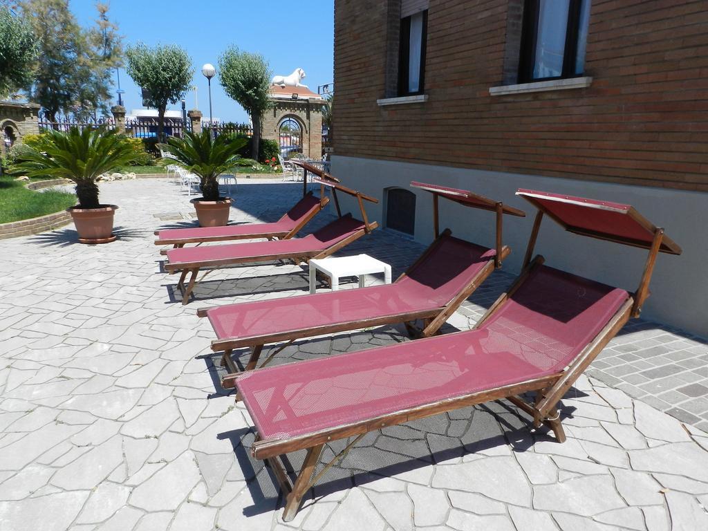 Hotel Villa Fulgida Каттоліка Екстер'єр фото