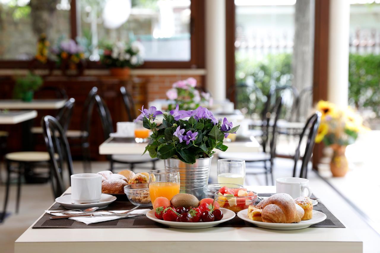 Hotel Villa Fulgida Каттоліка Екстер'єр фото